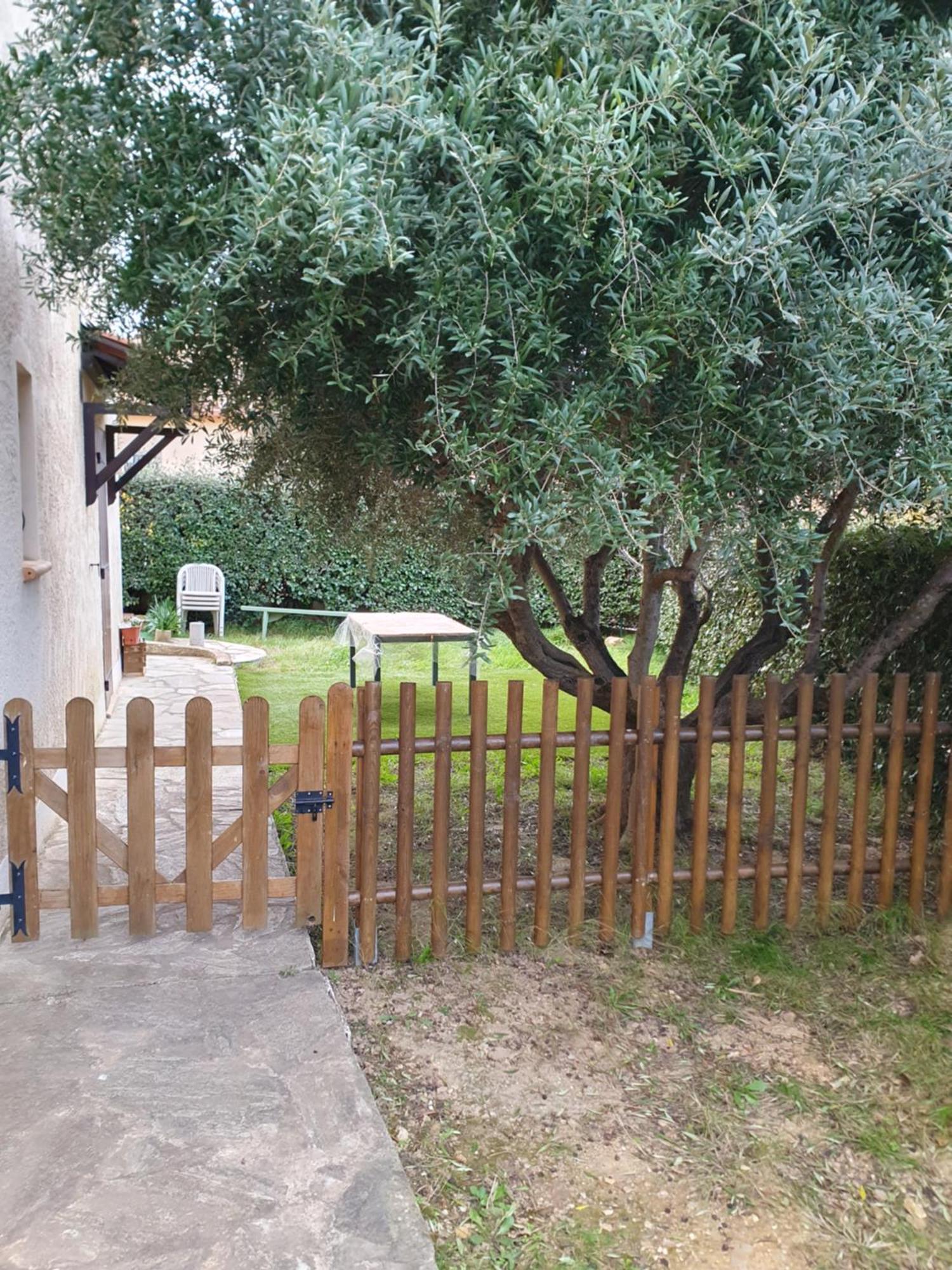Appartement T2 Bas De Villa Avec Jardinet Au Calme Proche Mer ラ・セーヌ・シュル・メール エクステリア 写真